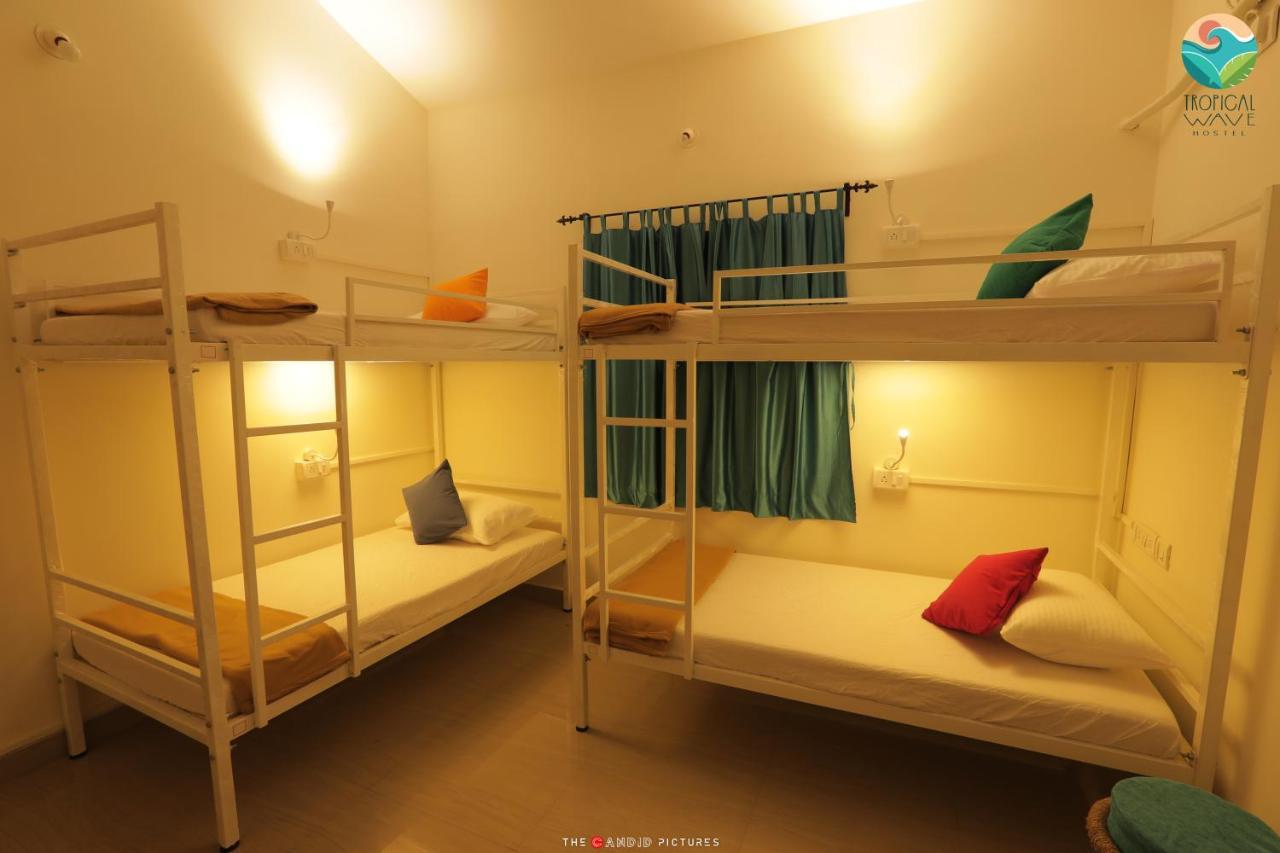 Tropical Wave Hostel Morjim Goa 외부 사진