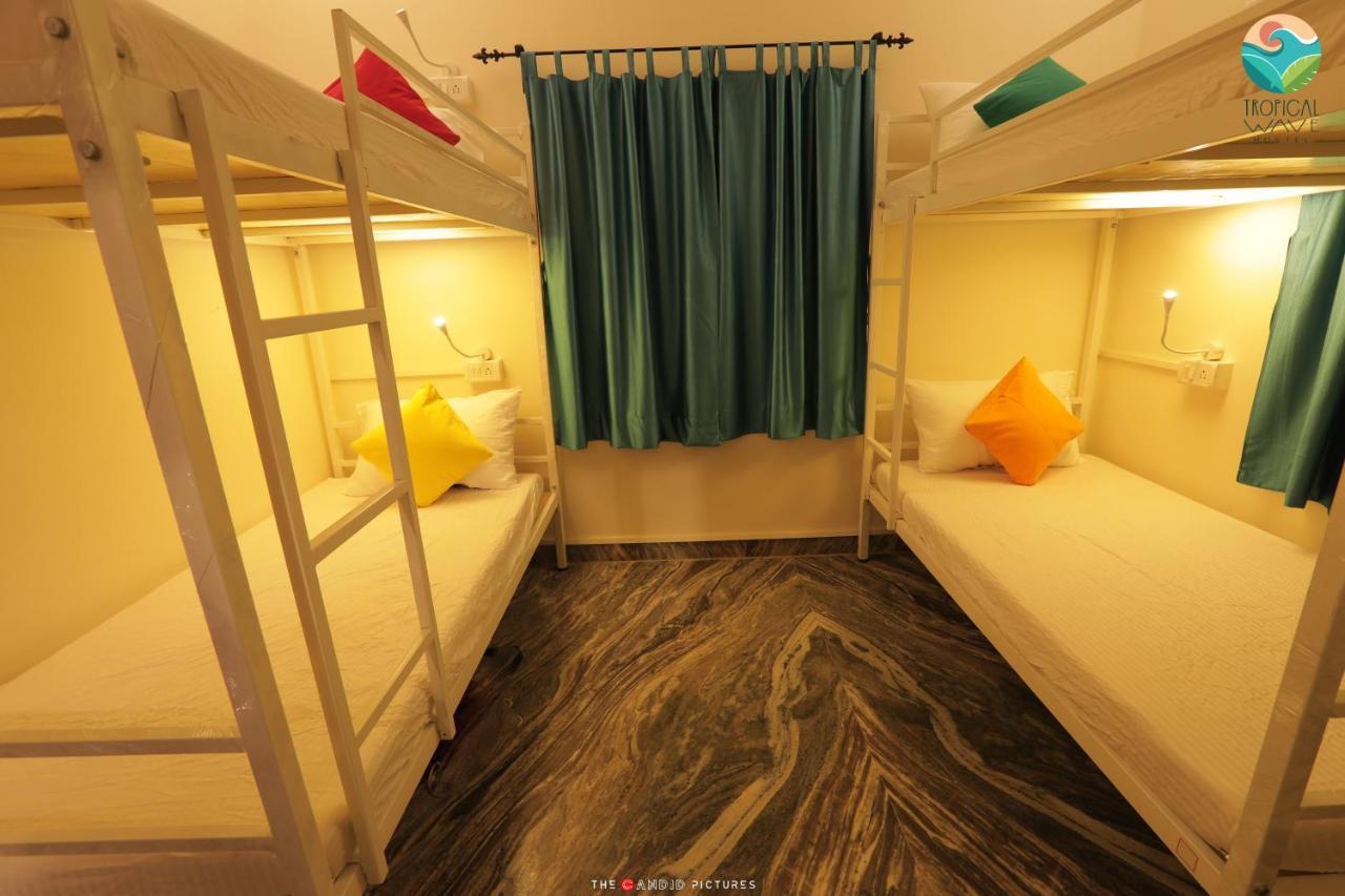 Tropical Wave Hostel Morjim Goa 외부 사진