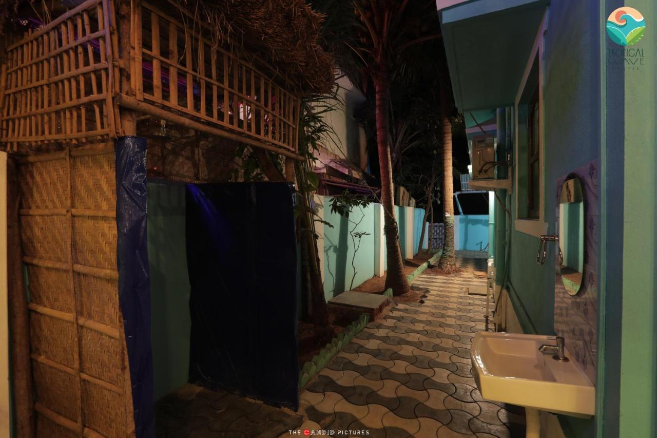 Tropical Wave Hostel Morjim Goa 외부 사진