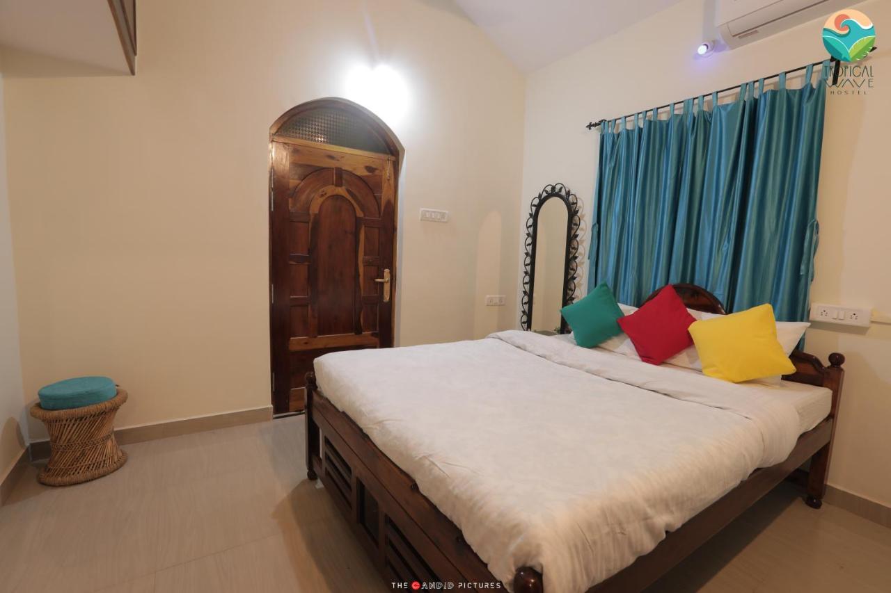 Tropical Wave Hostel Morjim Goa 외부 사진