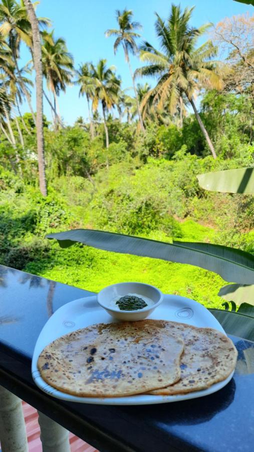 Tropical Wave Hostel Morjim Goa 외부 사진