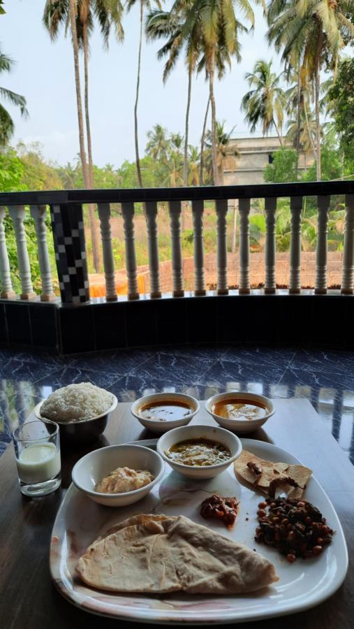 Tropical Wave Hostel Morjim Goa 외부 사진