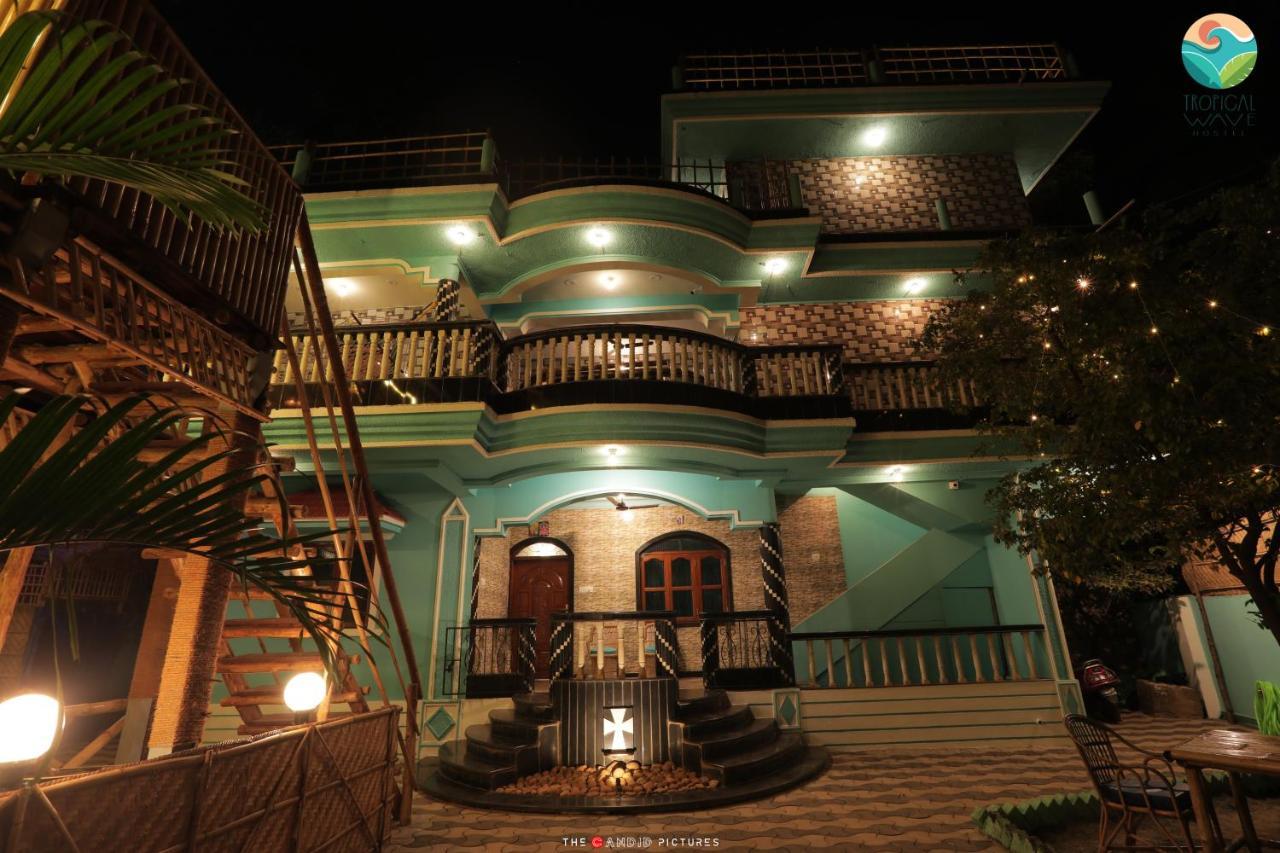 Tropical Wave Hostel Morjim Goa 외부 사진