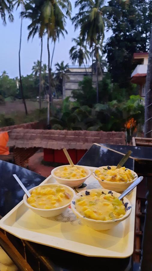 Tropical Wave Hostel Morjim Goa 외부 사진