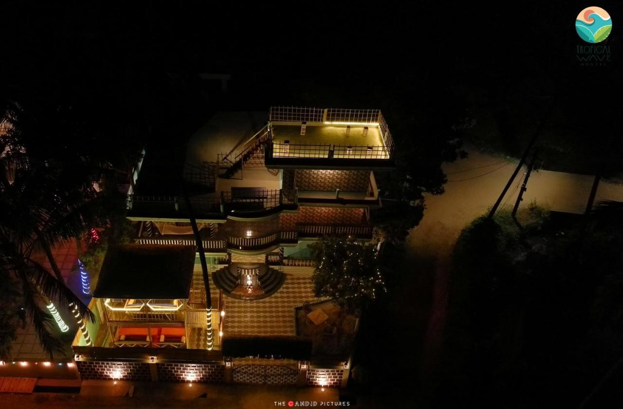Tropical Wave Hostel Morjim Goa 외부 사진