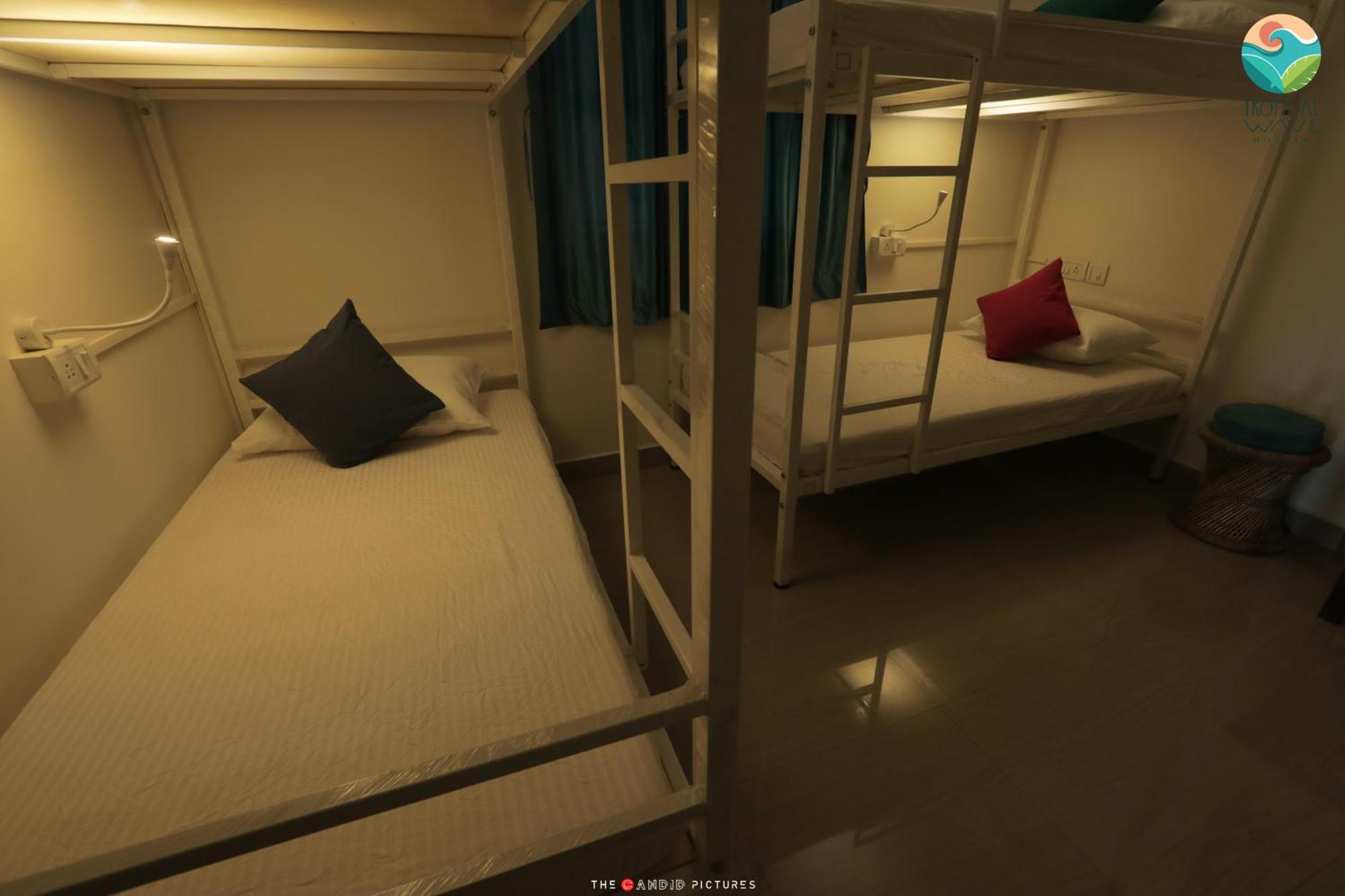 Tropical Wave Hostel Morjim Goa 외부 사진
