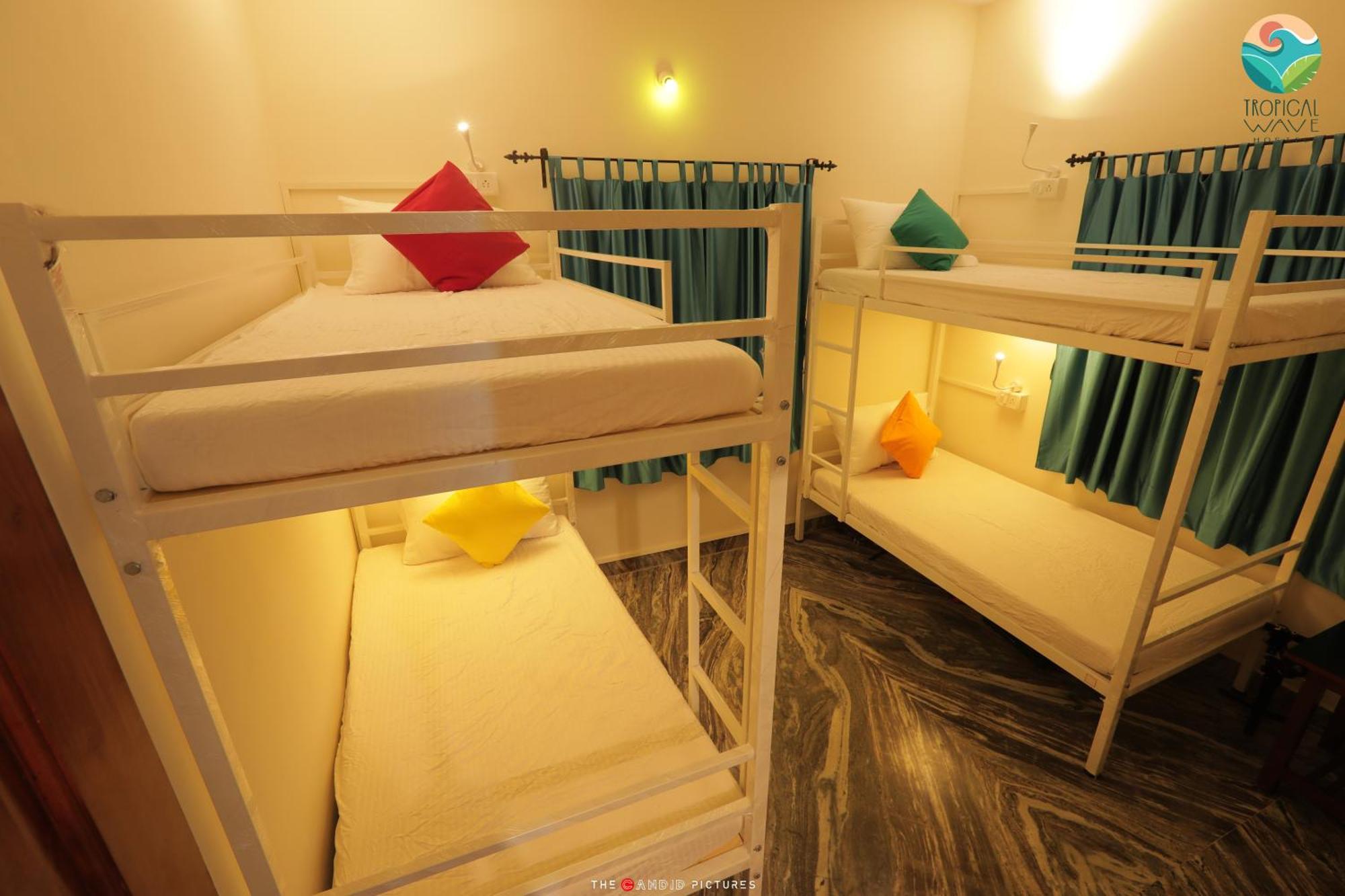 Tropical Wave Hostel Morjim Goa 외부 사진