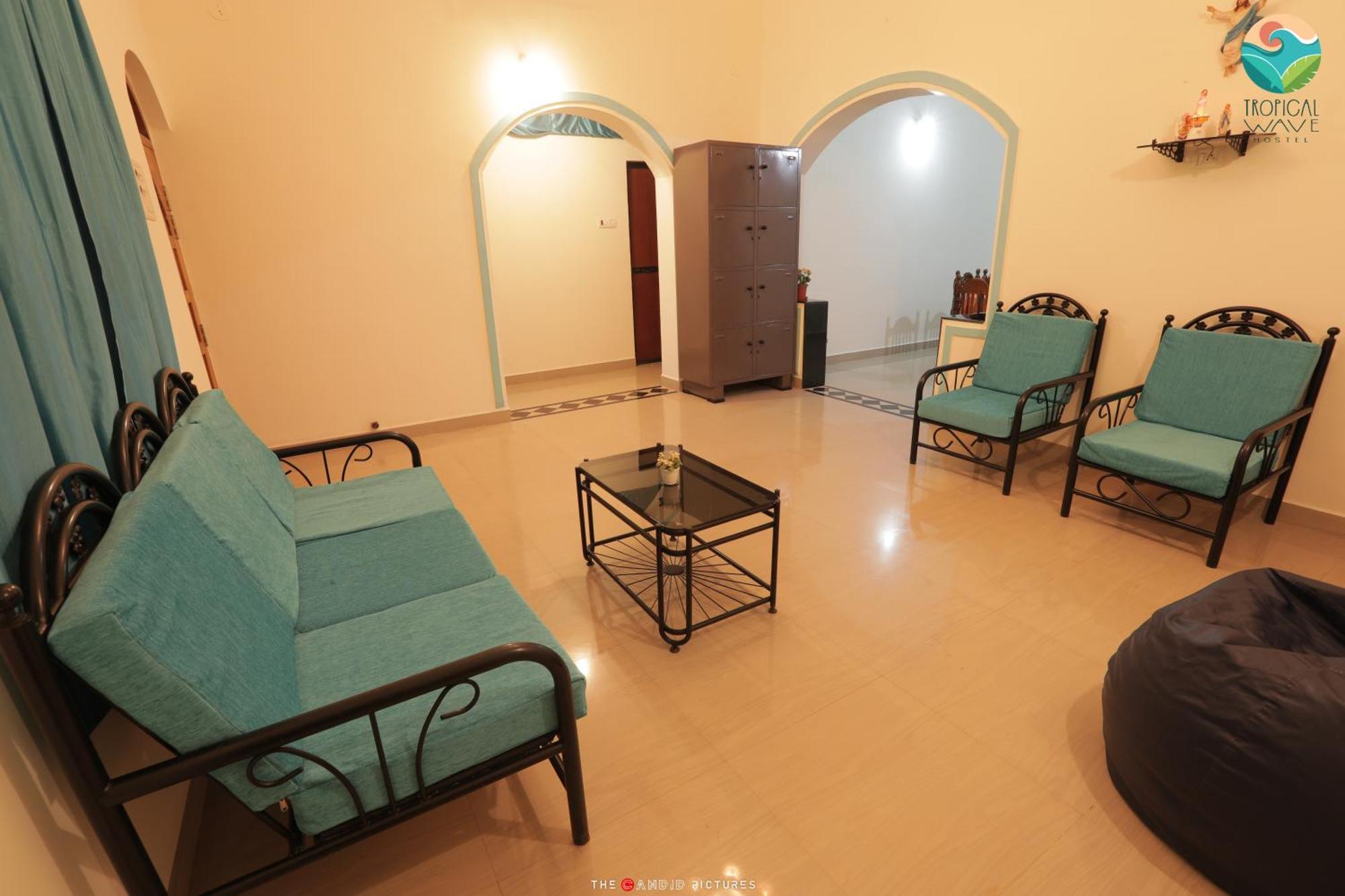 Tropical Wave Hostel Morjim Goa 외부 사진